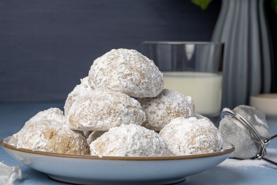 Pistasj- og kirsebærsmåkjeks (Mexican Wedding Cookies)