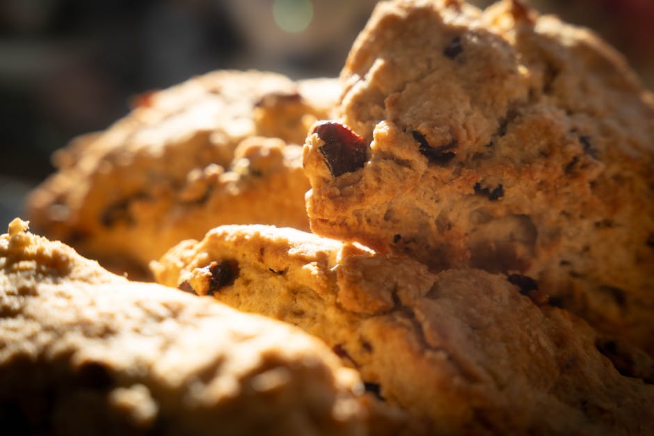 Hvetegrynscones med tørket frukt og nøtter