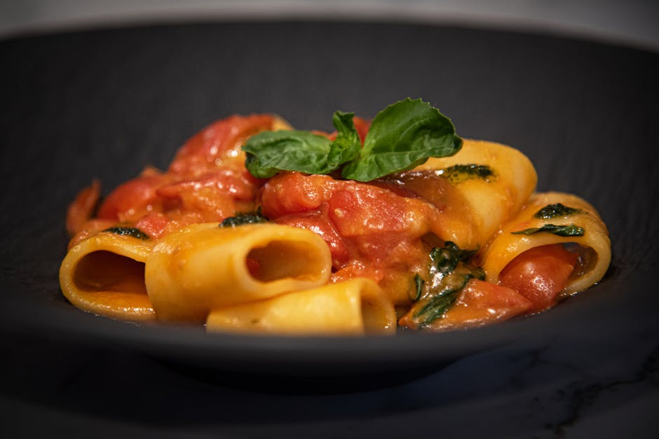 Tomatsaus med basilikum og stekt polenta