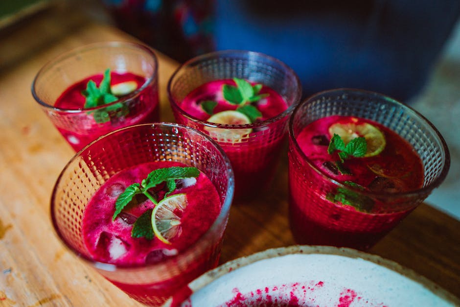 Forfriskende rabarbra- og mynte-drikk