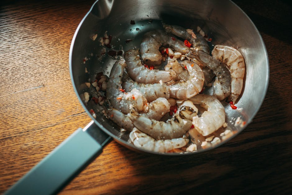 Reker i achiote-olje med chili og hvitløk