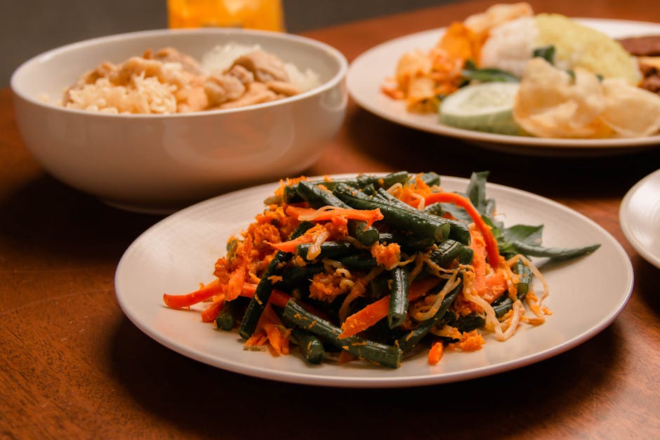 Indonesisk krydret ris med wokede grønnsaker