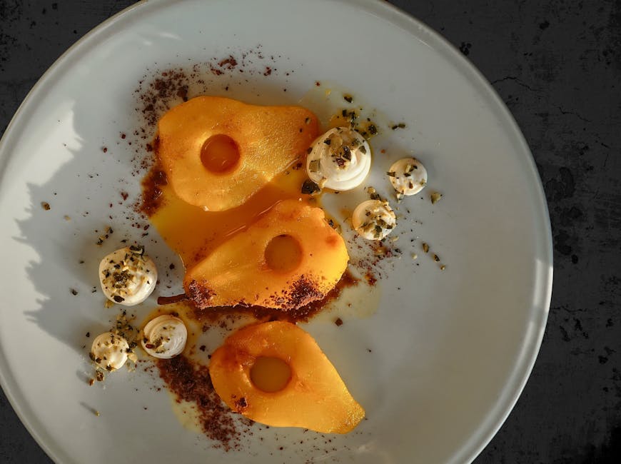 Krydrede pocherte pærer med crème fraîche og amaretto