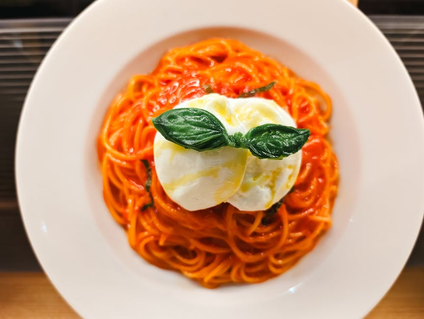 Pasta med friske tomater og mozzarella