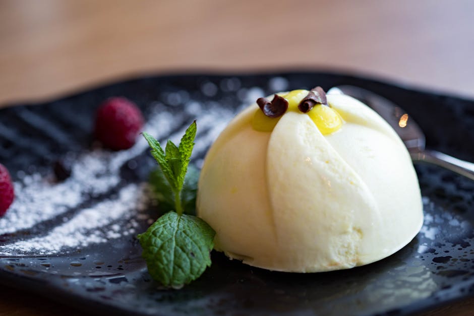 Kremet crème fraîche-is med sitron