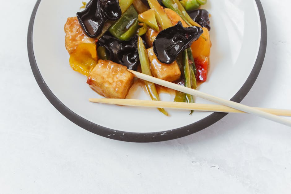 Krydret asiatisk aubergine med tofu og rød paprika