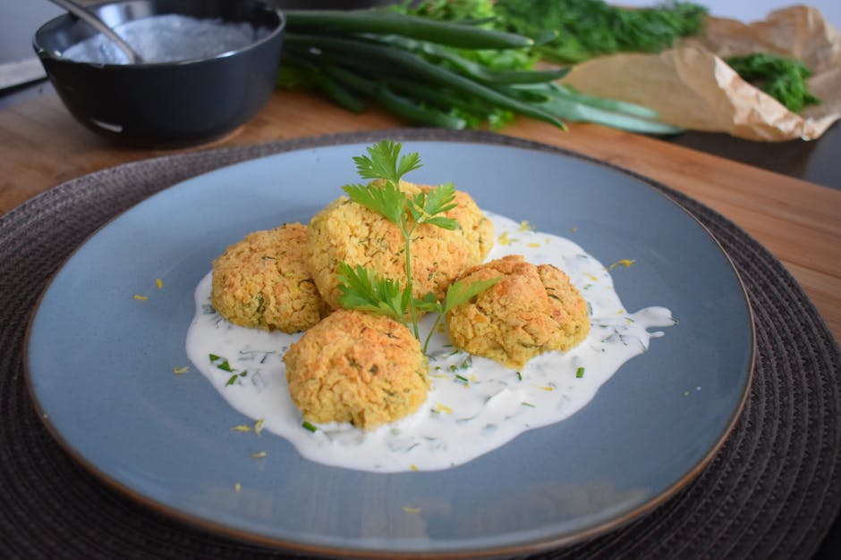 Kikerter- og potetfrittere med rød paprikaharissa