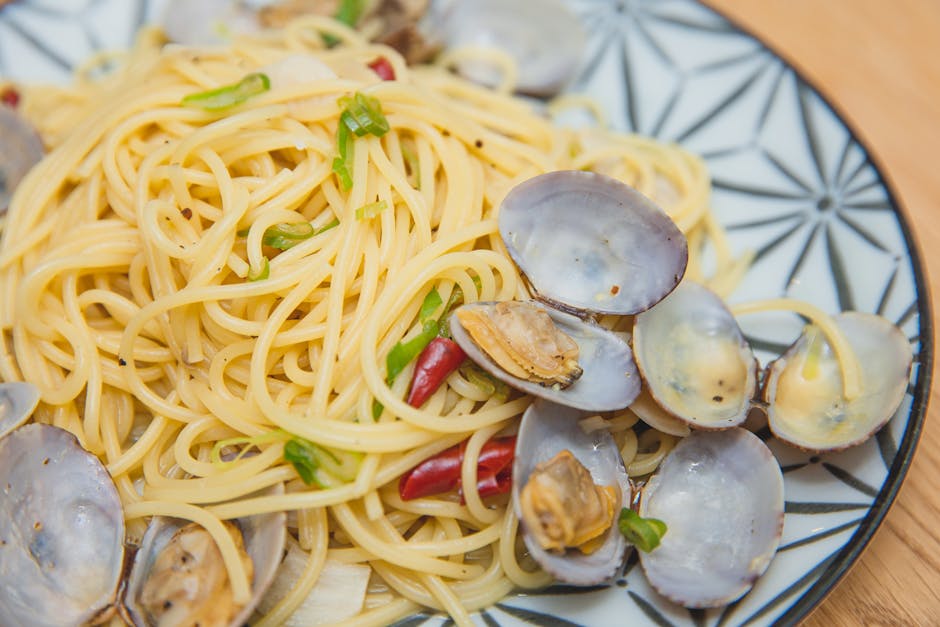 Fersk pasta med blåskjell og krydret pølse