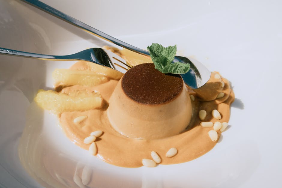 Honningmousse med pinjekjernerkrokant