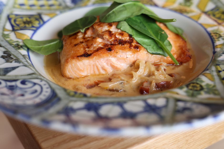 Grillet laks med kremet tomat- og urtesaus