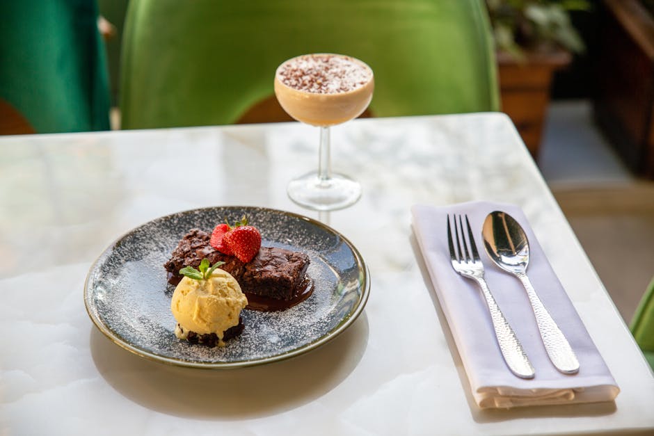 Jordbærbrownie-shortcake med vaniljekrem