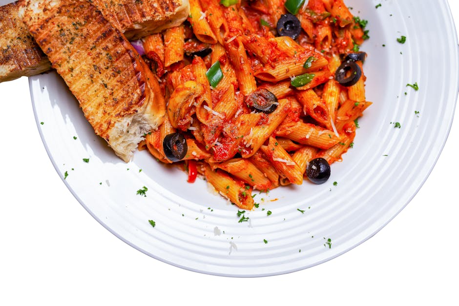 Penne pasta med pølse og ostegratinert hvitløksbrød