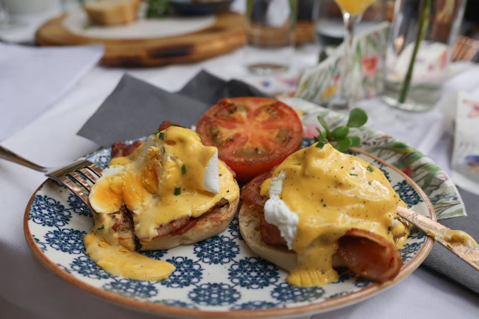 Bacon- og eggecupcakes med hollandaisesaus