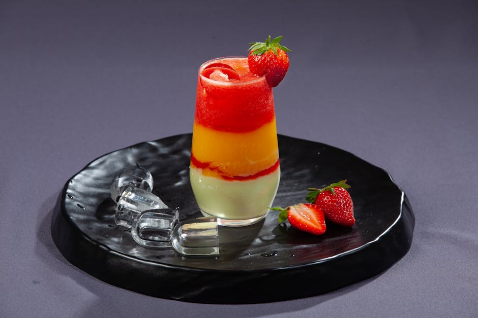 Fargerik smoothie med bær og yoghurt