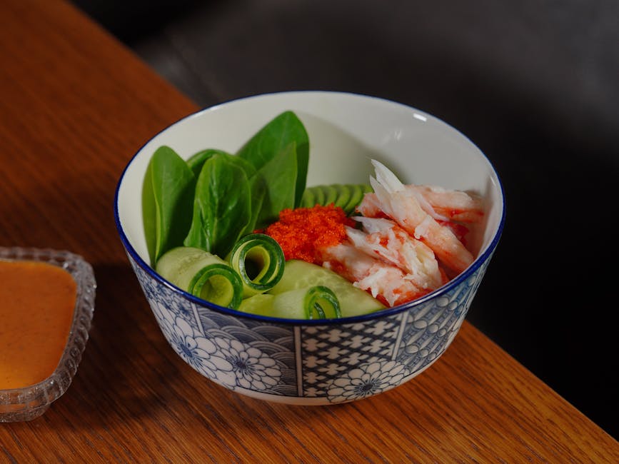 Frisk krabbesalat i agurkskåler