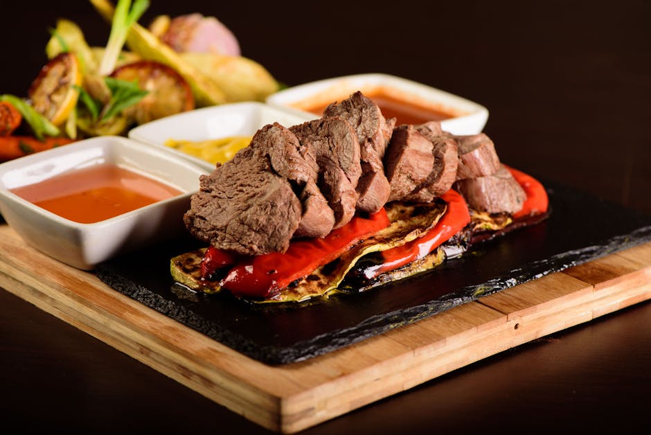 Pannebrent hjort med mandarin- og jalapeñosaus, og søt løkgrateng