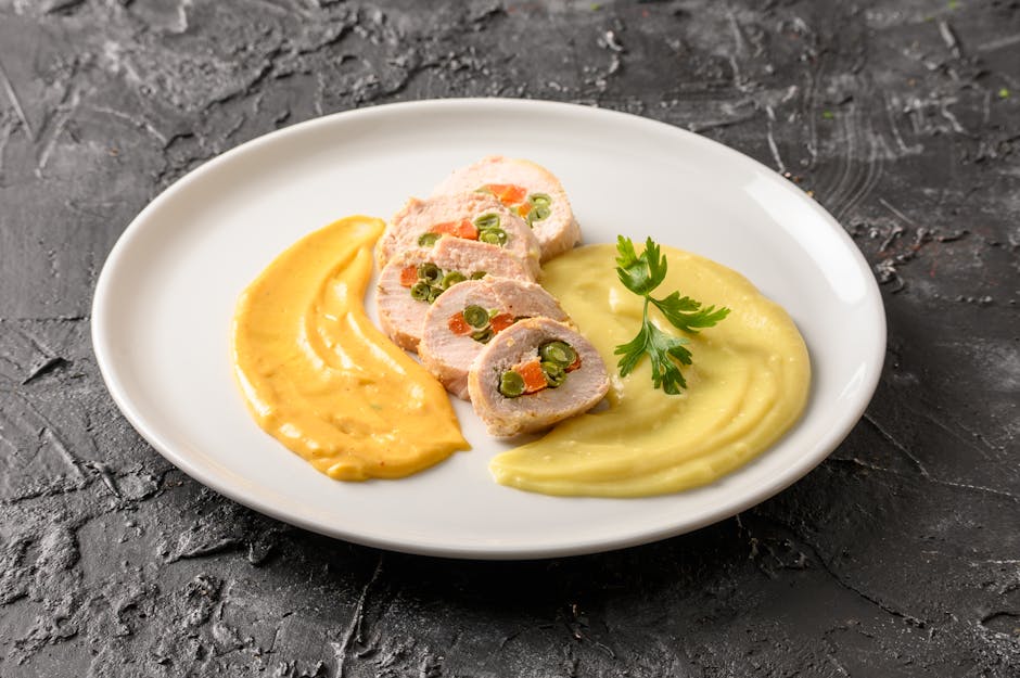 Kylling med sjalottløk- og potetmos, escarole og sprø pastinakker