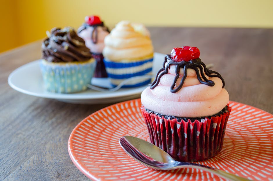 Saftige sjokolade- og kirsebærcupcakes