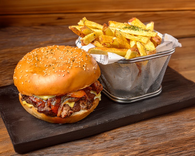 Saftig King Burger med biffsaus