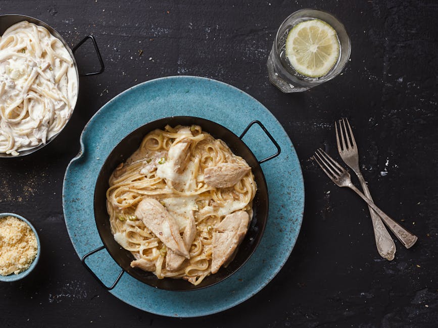 Kremet kylling Alfredo med farfalle
