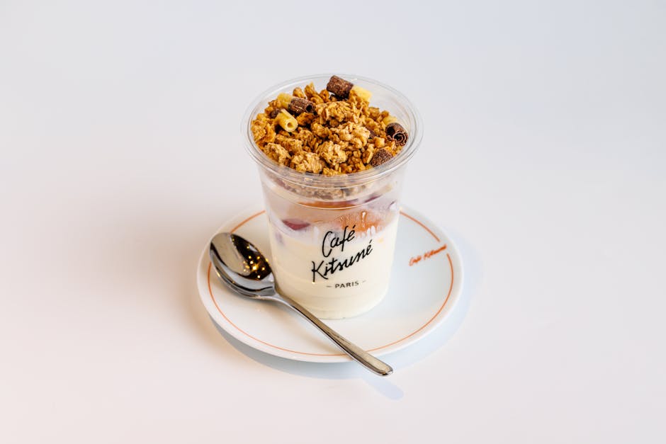 Hjemmelaget mango-agave granola med gresk yoghurt
