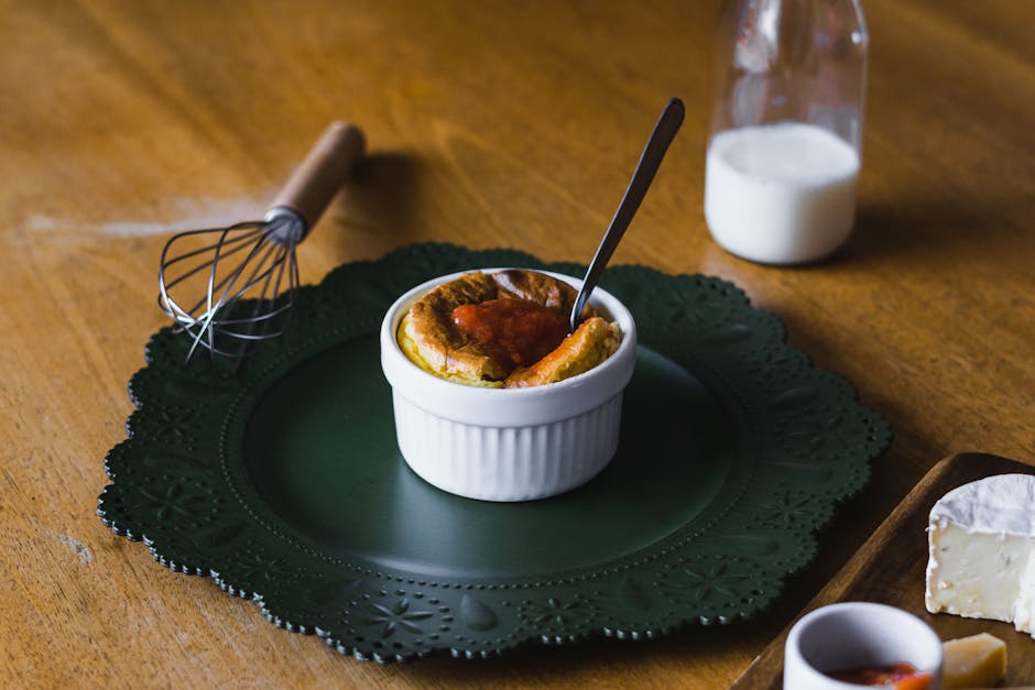 Luftig aprikossoufflé med vaniljeromsaus