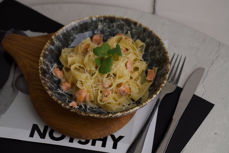 Fettuccine med laks og sukkererter