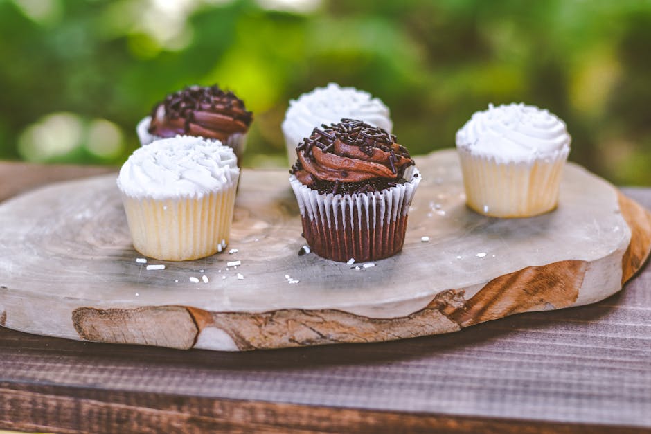Gule cupcakes med melkesjokoladeglasur