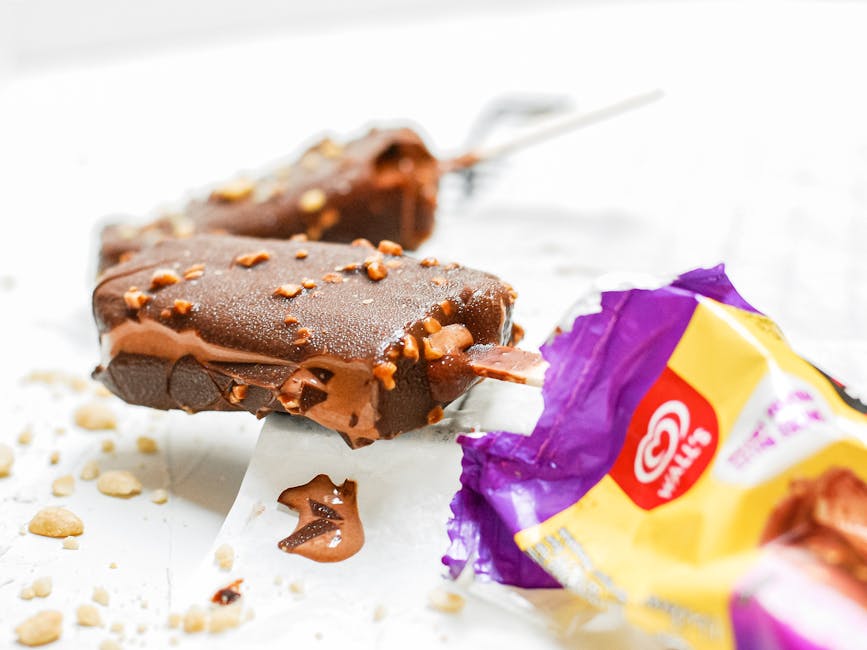 Femlags iskrembarer med sjokolade og peanøtter