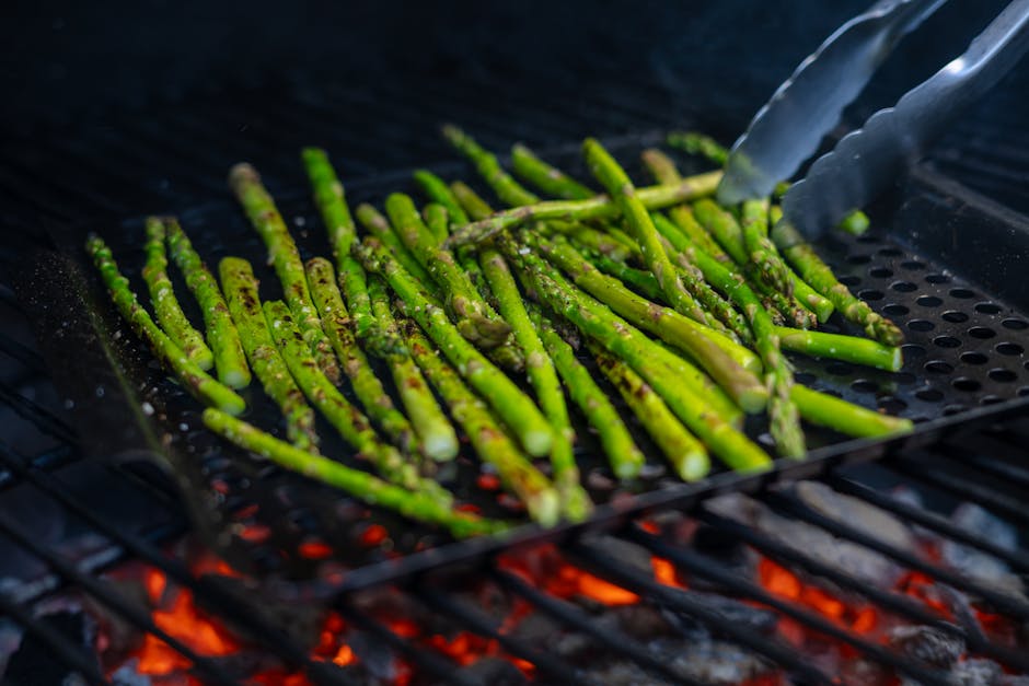 Grillet asparges med klassisk gribiche-saus