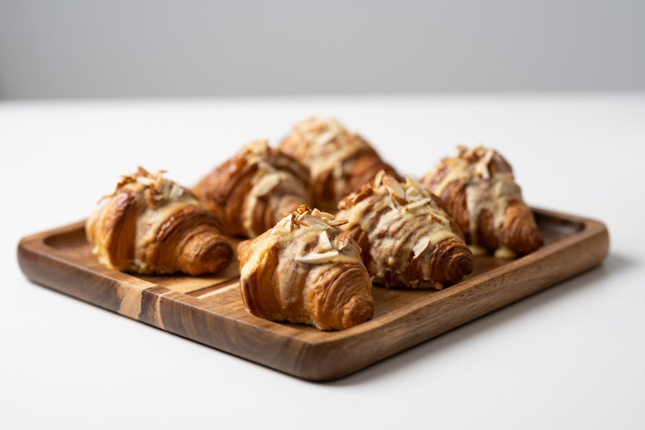 Mandelcroissant French Toast med mandelsirup