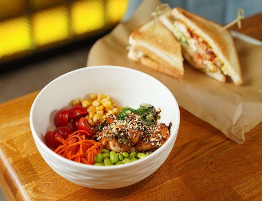 Sesam-krustede kyllingsalatsandwicher