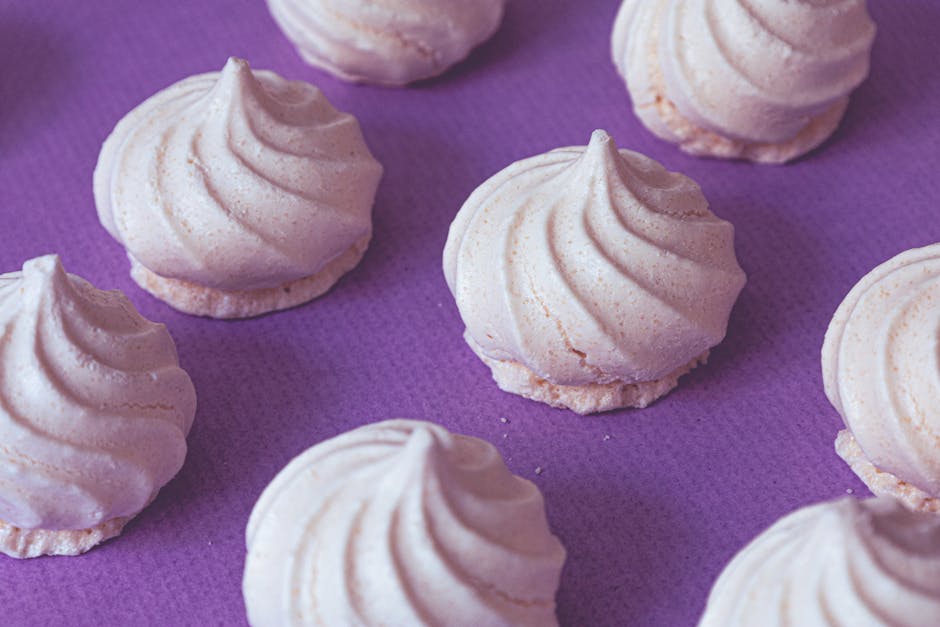 Sprø marengskjeks med mandler og kanel