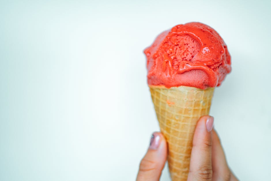 Frisk jordbær- og lavendelsorbet