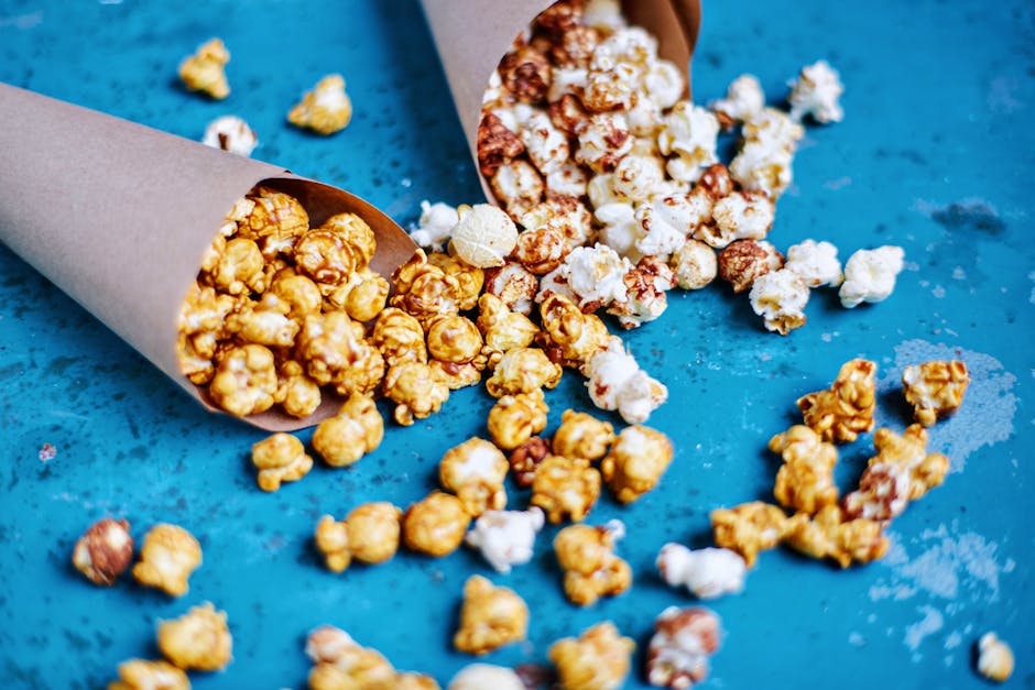 Kettle Corn Pops med karamell og peanøtter