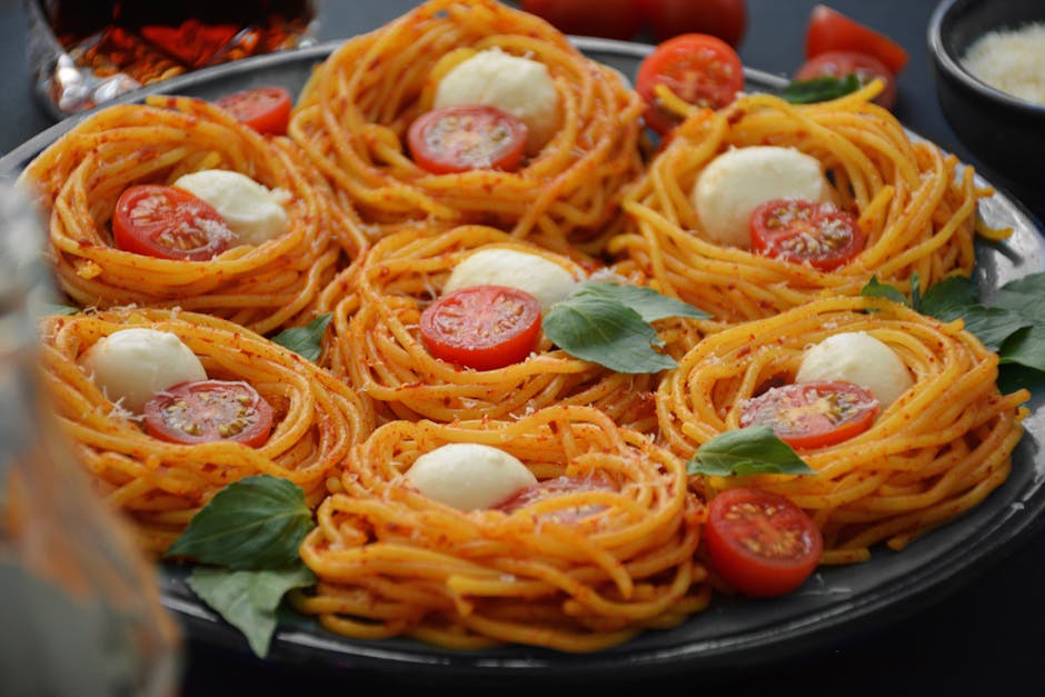 Ristede cherrytomater med nudler og mozzarella