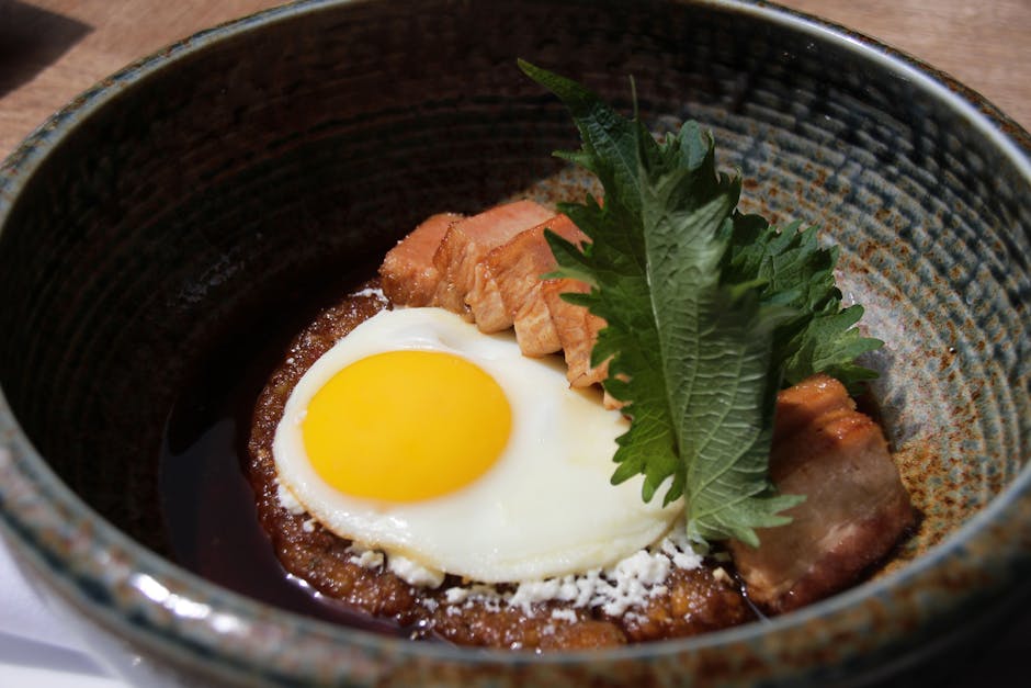 Sprøstekt svinebryst med aromatiske linser og egg