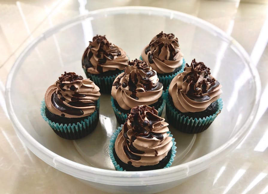 Døden er søt: Sjokoladecupcakes med ganache og kremfyll