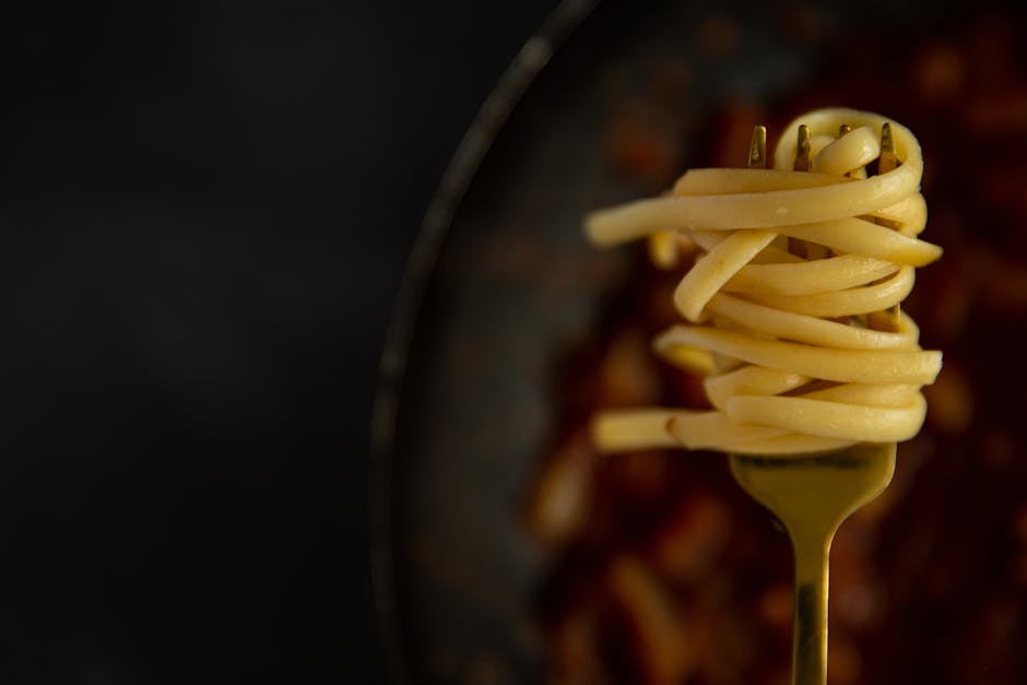 Bucatini med kantareller, erter og prosciutto