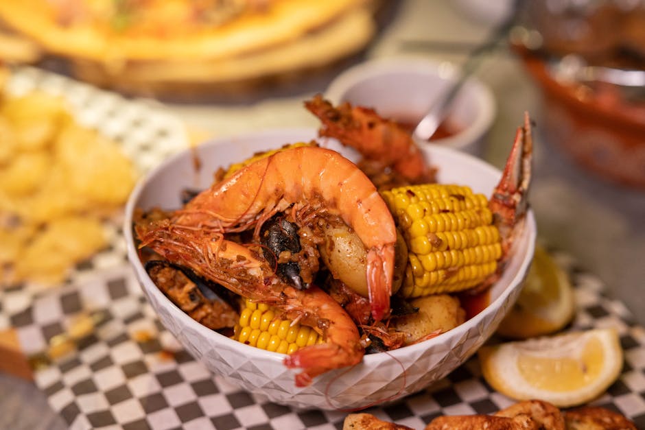 Krydret krabbe- og rekefest med poteter