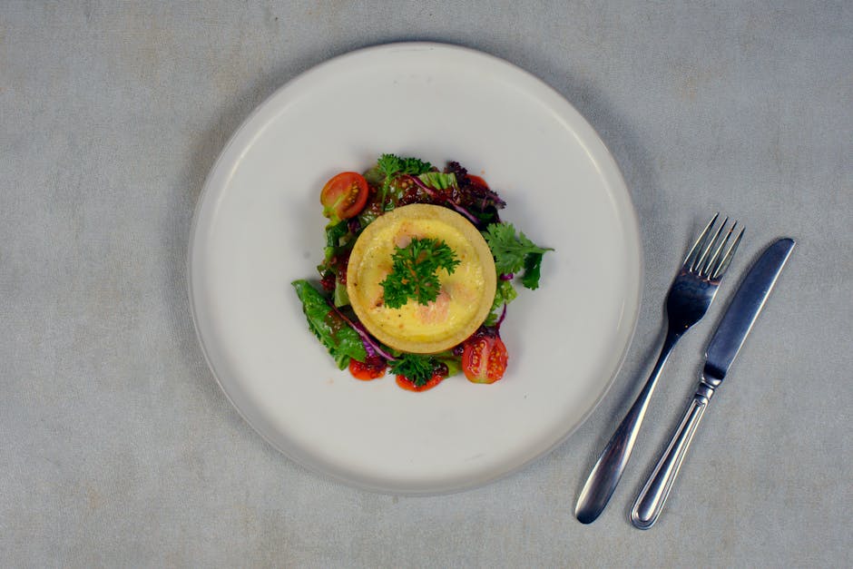 Dypfylt skinkequiche med urte- og aspargessalat