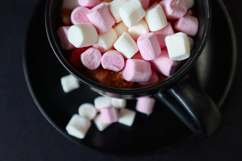 Varm kakao med marshmallow-spøkelser