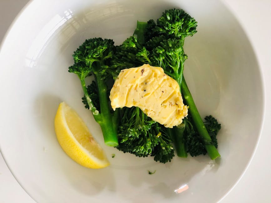 Dampet brokkoli med brunet smørsaus og brødsmuler