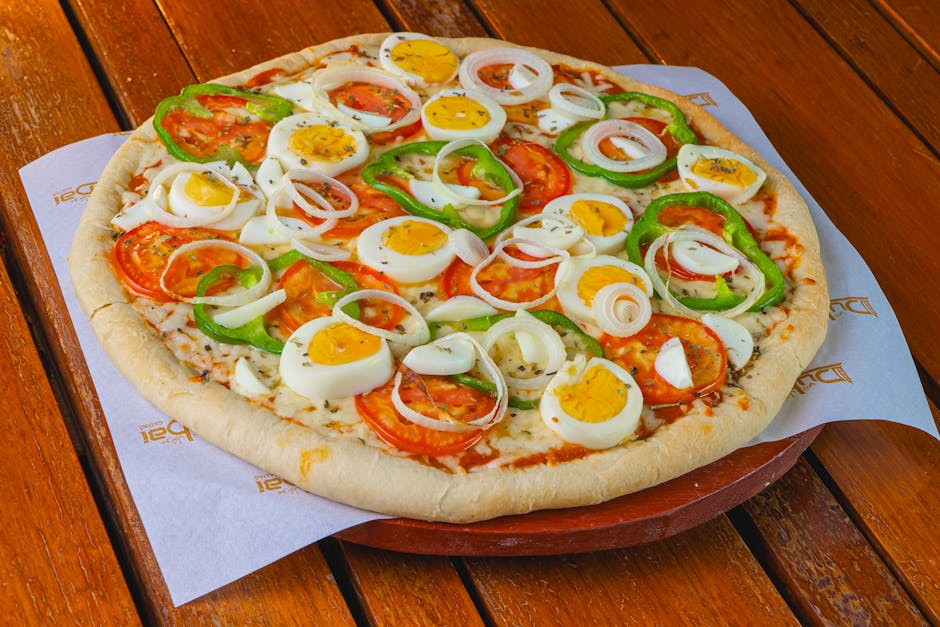 Personlige pizzaer med paprika og løk