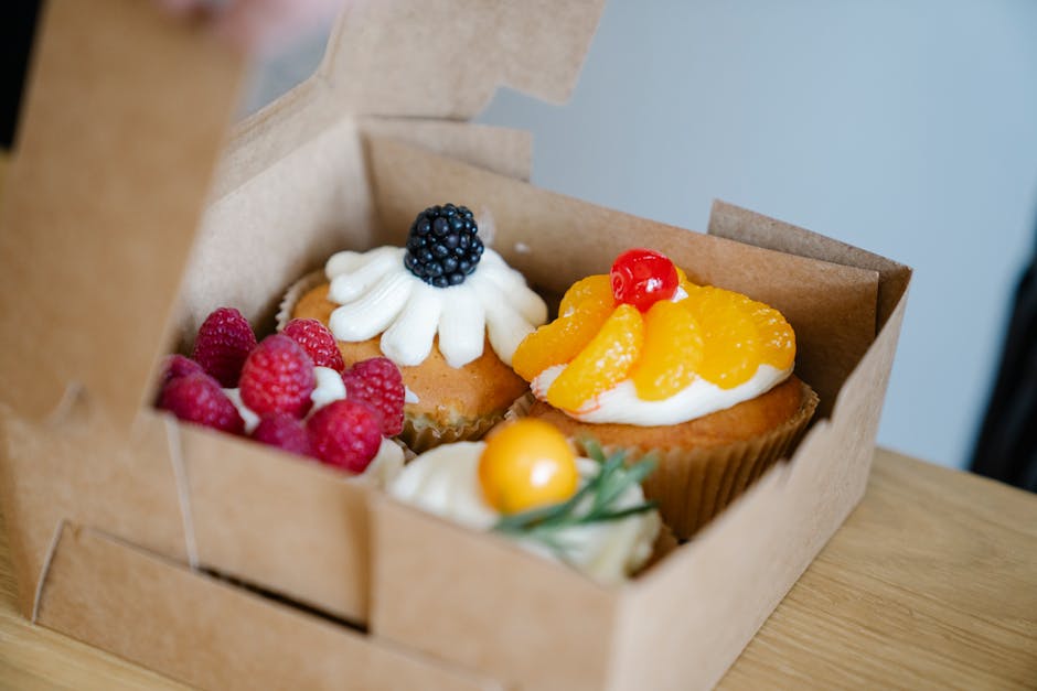 Oransje blomstercupcakes med mandarin og bringebær