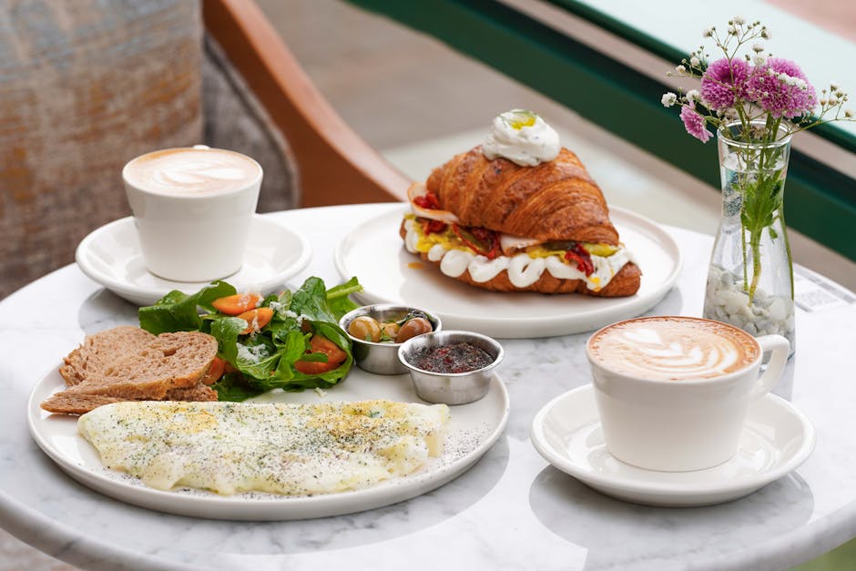 Åpen krabbesalat-sandwich med krydret saus