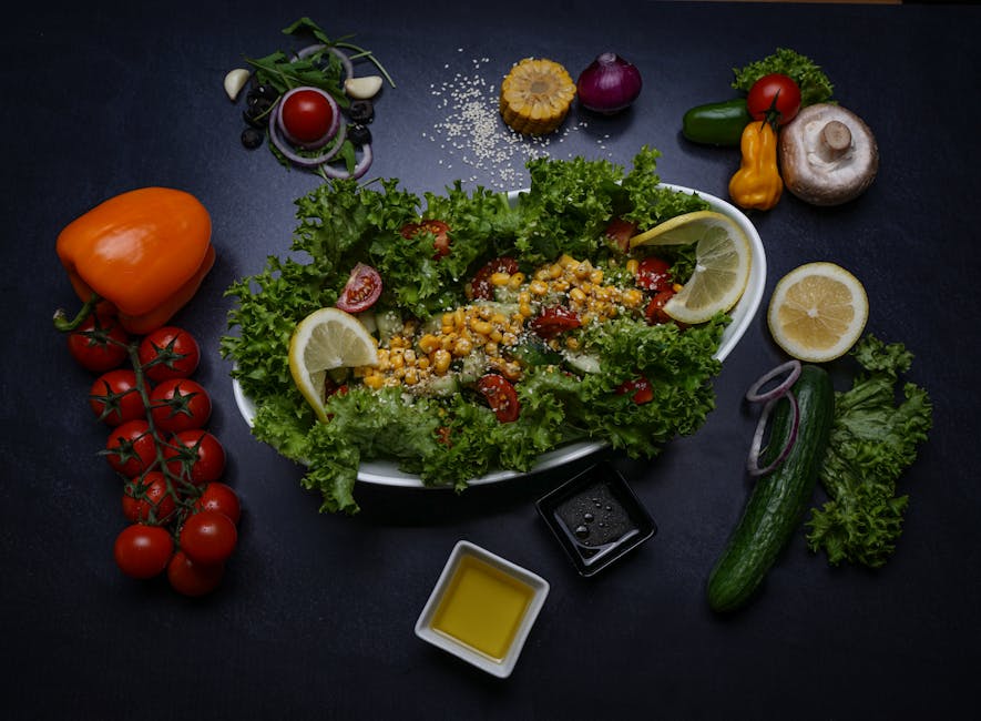Frisk grønn salat med sitron og olivenolje