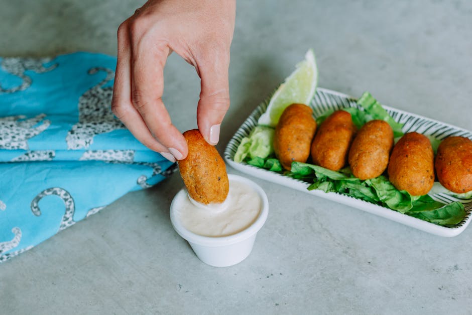Krydrede hush puppies med appelsinsaus