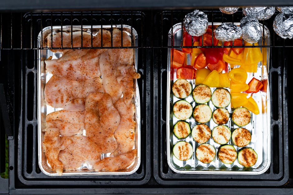 Sunne grillede kylling- og rispakker i folie