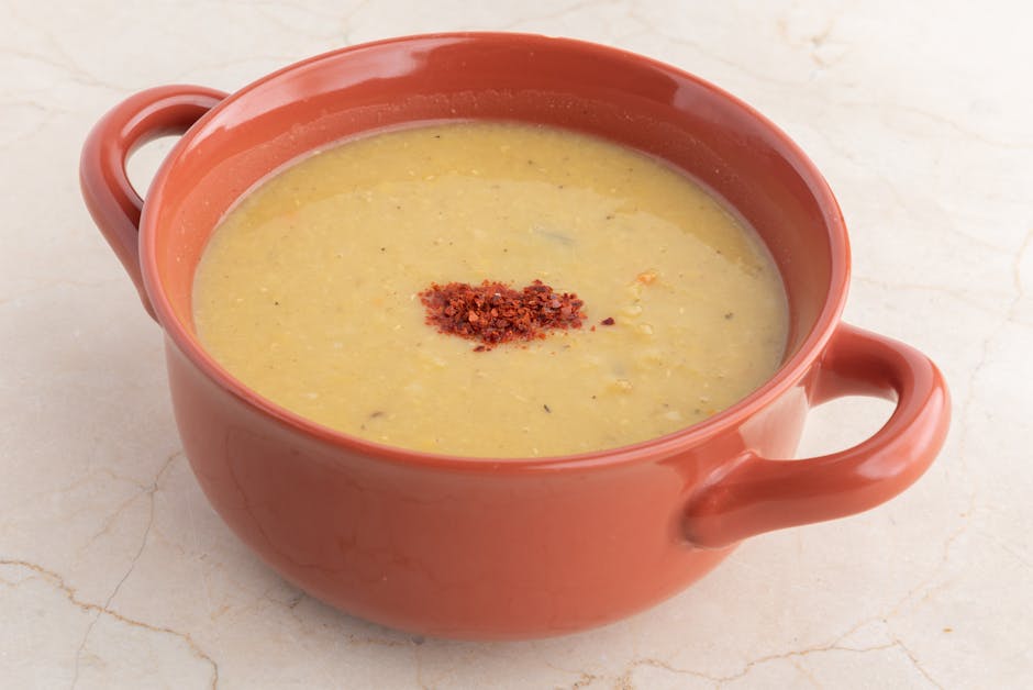 Kremet linsesuppe med hvitløk, løk og tomat